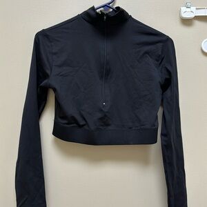 Crop black 3/4 top